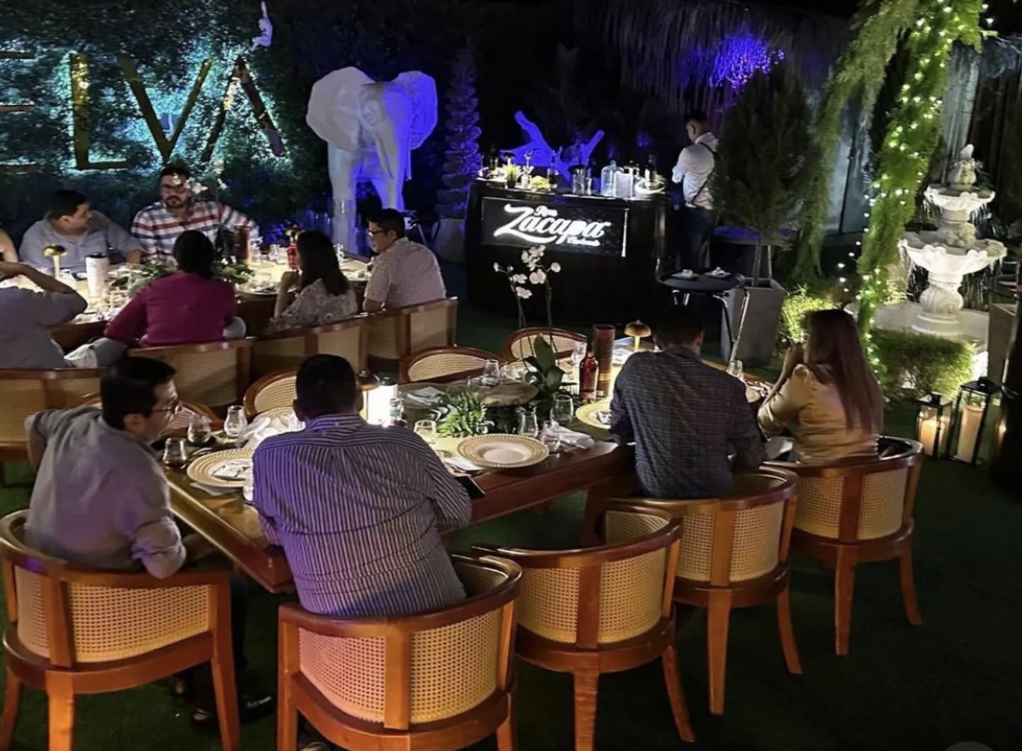 Cena de marca Ron Zacapa